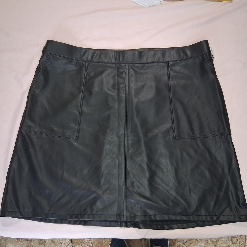 Maurices Black Mini Pleather Faux Leather Skirt Size 18W Plus Stretch Pockets